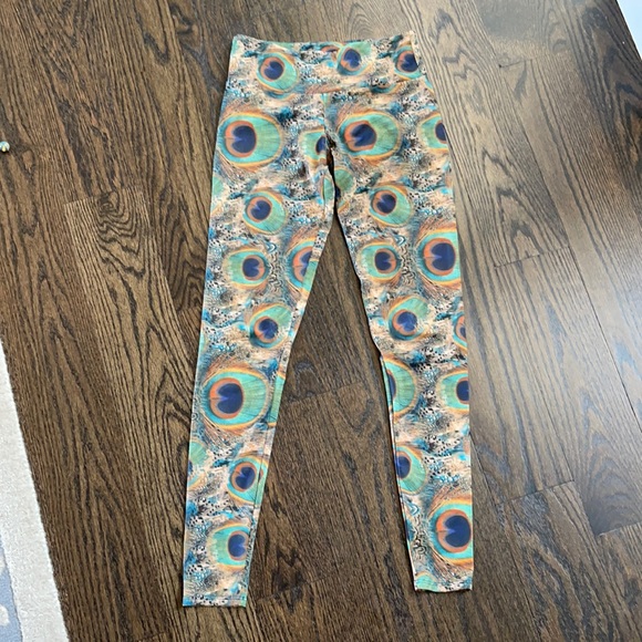Onzie Pants - EUC Onzie Peacock Yoga Leggings XS midrise